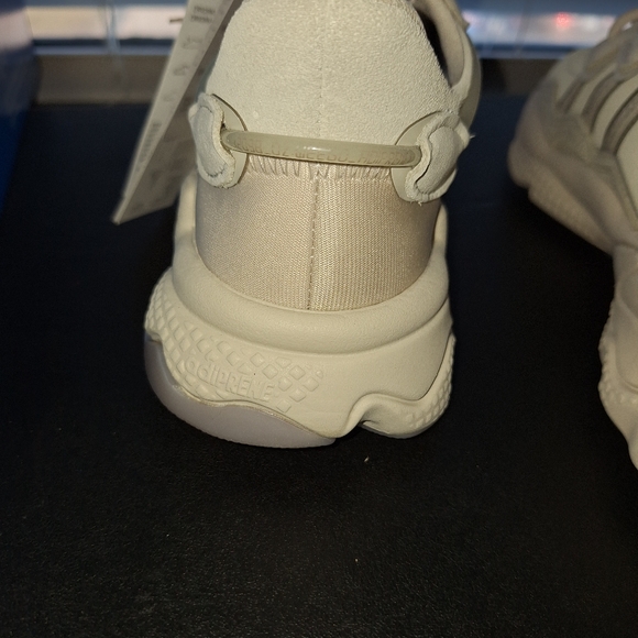 Size 5.5 - adidas Ozweego Bliss Women's - Picture 15 of 15